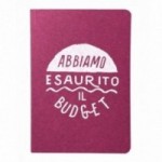 Carnet "Abbiamo esaurito il budget", couverture fuchsia et intérieur en papier noir.