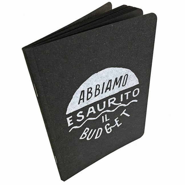 Notes tascabile "Abbiamo esaurito il budget", copertina nera e interno in carta colore nero